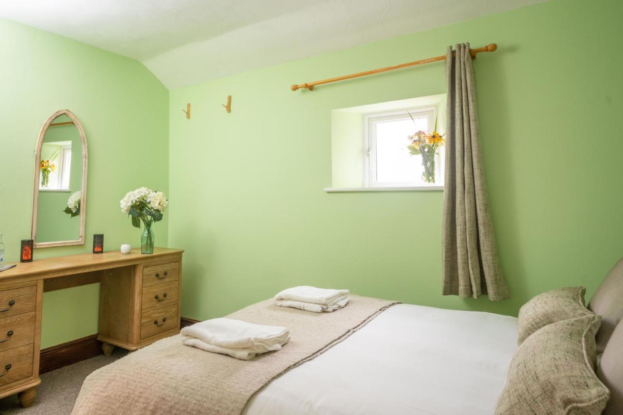 Rising Sun Pub, Restaurant And Rooms Lacock Luaran gambar
